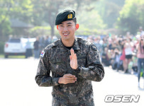비연예인 여친과 목장데이트..옥택연, 데뷔 12년만 첫 열애 인정→축하 물결[종합]