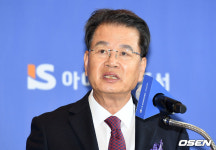 [사진]축사하는 아이에스동서 권혁운 회장
