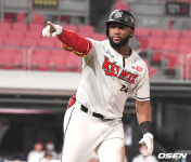 [사진]끝내기 홈런 로하스,내가 끝냈어