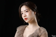더:미장원#화영 | 류화영, 눈빛이 다한 '여신 미모'.."진실한 배우 되고 싶어" [화보]