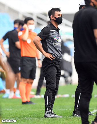 [사진]페널티킥 VAR 여유로운 조성환 감독,'안봐도 비디오지~'