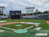 그라운드 정비 작업 잠실 삼성-LG전, 5시30분 지연 시작 [오!쎈 잠실]