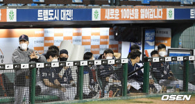 [사진]갈 길 바쁜 두산, 한화 상대로 1-5 패배