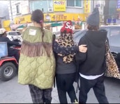 엄태웅♥︎ 윤혜진, 딸 지온과 만두 통닭 찾아 조심이 뭉쳐다니는..왜저럼[Oh!마이 Baby]