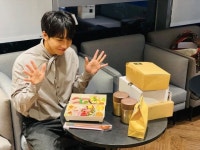 이승기, 팬들 도시락 선물에 행복 미소..‘눈에서 꿀 떨어질 듯’ [★SHOT!]