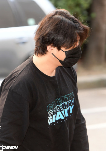 [사진]데이식스 영케이,'고개 숙이고 빠르게 들어가'