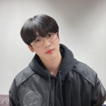 김요한, 안경도 완벽 소화한 인간 멍뭉美..힐링 에너지 폭발 [★SHOT!]