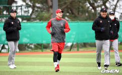 [사진]김광현,나홀로 레드