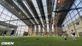 [사진]두산 베어스,실내 연습장에서 오전 훈련