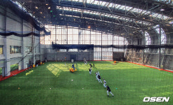 [사진]두산베어스,실내연습장에서 힘찬 연습