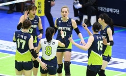 루소+양효진 49점 합작 현대건설, 풀세트 접전 끝에 GS칼텍스 제압 [수원 리뷰]