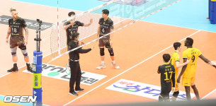 [사진]일촉즉발 펠리페-케이타