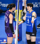 [사진]김희진,연경언니! 심판 놔두고 저한테 왜 이러세요?