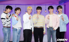 [사진]온앤오프,여심 사로잡는 손하트