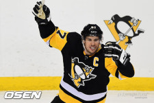 NHL 슈퍼스타 크로스비, 코로나19 지침 따라 경기 출전 제외