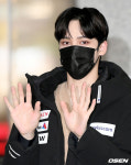[사진]에이티즈 윤호,'반갑게 인사'