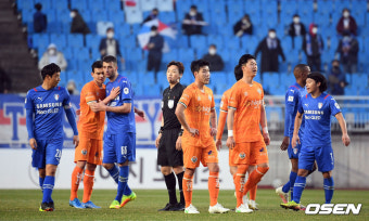 [사진]1-1 무승부 기록한 수원-강원
