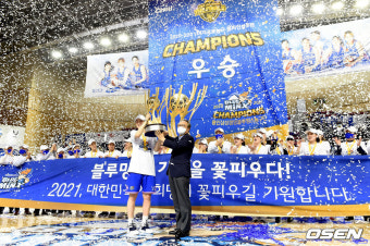 [사진]삼성생명, '5차전 혈투 끝에 우승 기쁨'