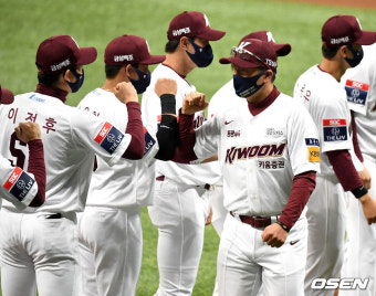 [사진]키움 홍원기호 2021시즌 출격