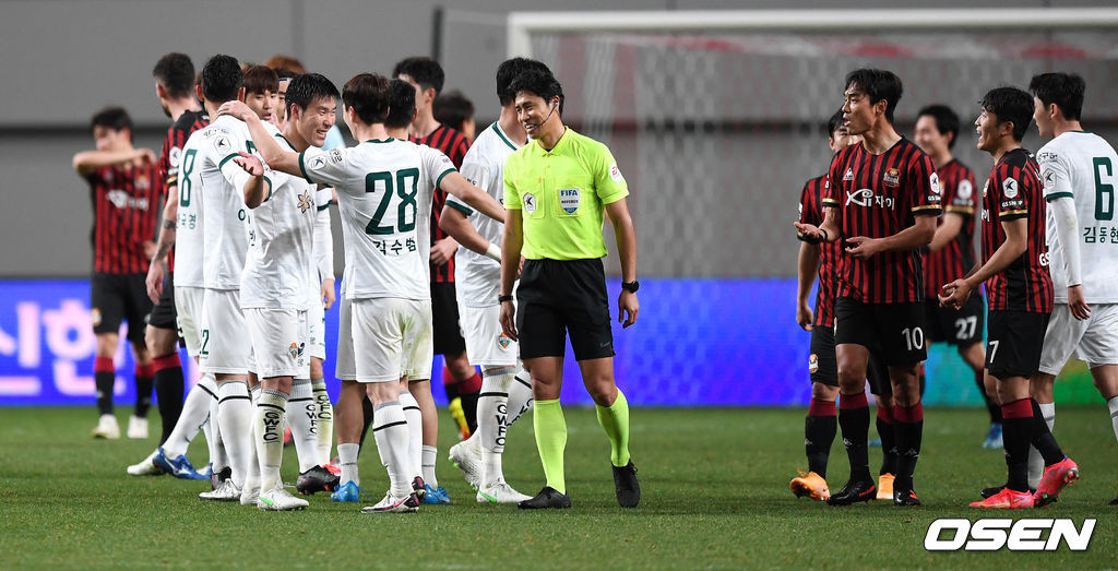 강원FC, 오랜 천적 FC서울 꺾고 2위로 도약! 냉춥한 가을 밤, 한파특보 내려와