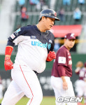 ‘한동희 만루포+이대호 투런포’ 롯데, 키움에 13-0 대파…홈 첫 승 [부산 리뷰]