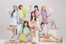 위클리, 데뷔 첫 광고 콘택트렌즈 모델 발탁..신흥 대세 입증