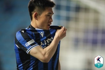 '신진호 FK극장골' 포항, '김도혁 논스톱 발리' 인천과 힘겹게 1-1