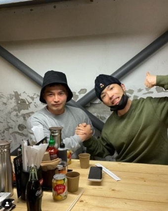 마이크로닷, 부모 빚투 후 근황 공개..형 산체스와 행복 미소