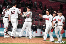 [사진]3연승 달리는 KT, 시즌 20승 고지 밟았다