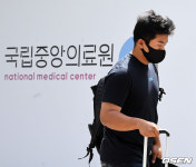 [사진]강진성, 2차 접종 위해