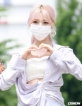 [사진]프로미스나인 백지헌, 화사한 핑크빛