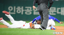 [사진]런다운 걸려 태그아웃되는 대주자 김강민