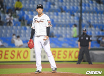[사진]보크판정에 흔들리는 김기중