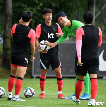 [사진]빵터진 송범근