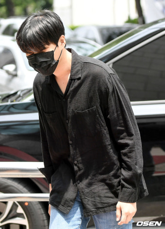 [사진]데이식스(이븐 오브 데이) 영케이,'수줍게 인사'
