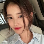 아이유, 하늘색이 사람이라면 IU겠네..얼빡샷에도 美친 인형 미모 [★SHOT!]