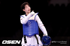 ‘버저비터 역전 발차기’ 이다빈, 세계 1등 꺾고 결승행…태권도 첫 금메달 도전 