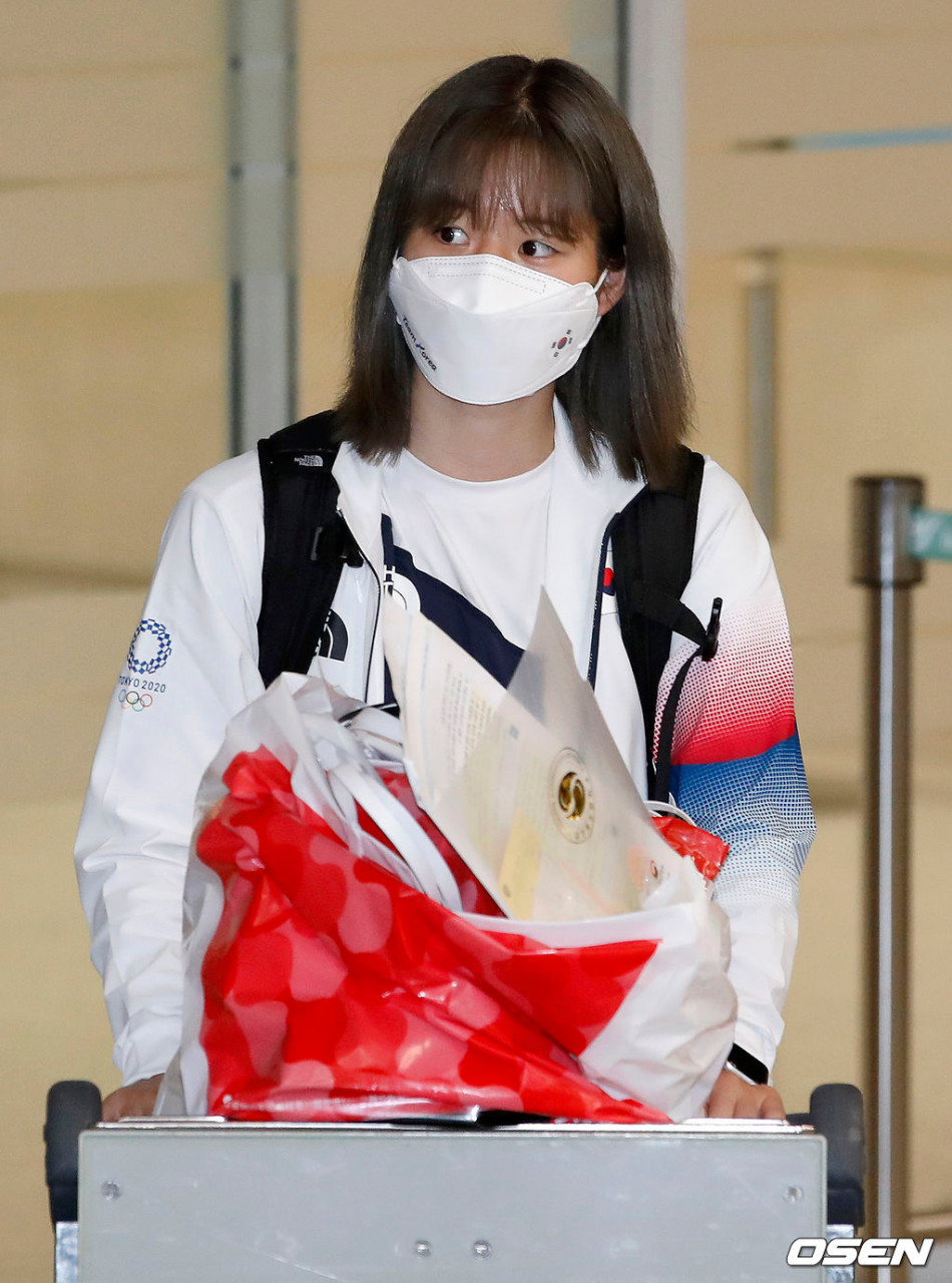 한국 여자 복싱 선수 임애지, 파리올림픽 동메달 획득으로 12년 만에 한국에 메달을 선사
