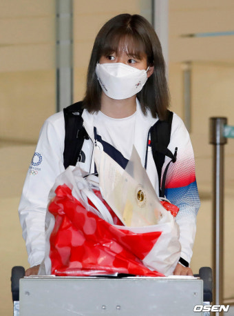 한국 여자 복싱 선수 임애지, 파리올림픽 동메달 획득으로 12년 만에 한국에 메달을 선사