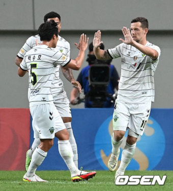 '역대급 전설 매치' 전북, 홍정호 극장 결승골로 서울에 4-3 승리[오!쎈 현장]