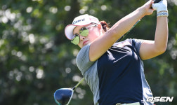 [사진]3R 단독 1위 올라선 장하나