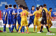 [사진]광주-수원, 난타전 속 2-2 무승부