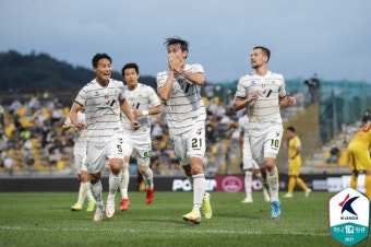 '송민규 결승골 터졌다' 전북, 광주에 2-1 승리...리그선두 탈환 [오!쎈 광주]
