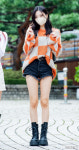 [사진]있지 유나,이기적인 각선미 뽐내며 손하트