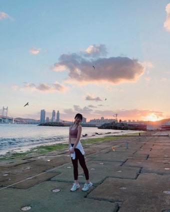 임지연, 날씨가 이런데 브라탑x레깅스..바닷가에서 166cm·43kg 자랑