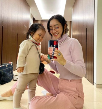 '김수미 며느리' 서효림, 딸과 거울셀카 