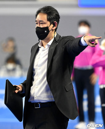 [사진]현대캐피탈 최태웅 감독, '방심없다'