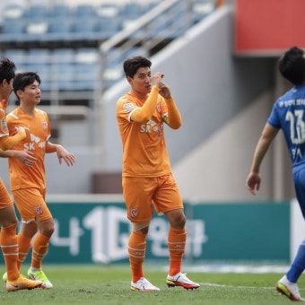주민규 멀티골 터뜨린 대전, 포항 3-0 완파로 시즌 개막전 승리