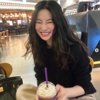 '이상해 며느리' 김윤지, 빙구미 넘치는 미소..일요일의 여유 [SHOT!]