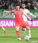 [사진]골대 강타 손흥민
